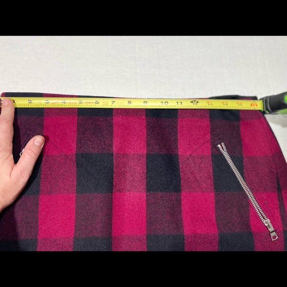 🦋🦄Gap Recycle Wool Red & Black Plaid With Zipper Front pockets mini skirt. 8 - Picture 11 of 12